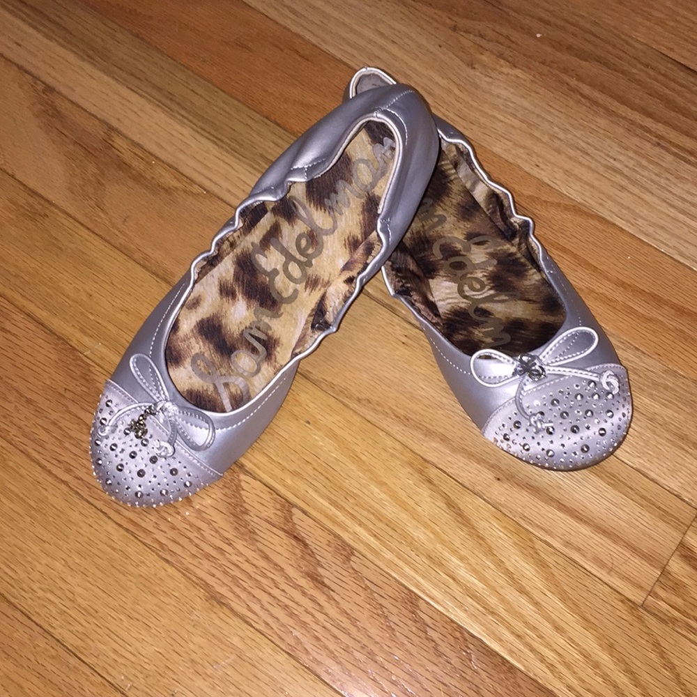Sam Edelman girls silver Beatrix flats size 5.